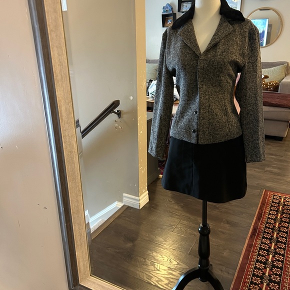 Vintage Women's Gray Jacket with Black Fur Collar - Picture 2 of 6
